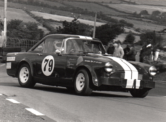 Sunbeam Tiger takes the Cronk Ny Mona corner