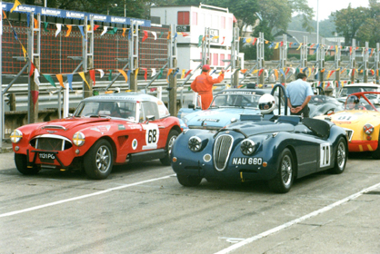 Lining up at the TT Grandstand, Willaston Circuit
